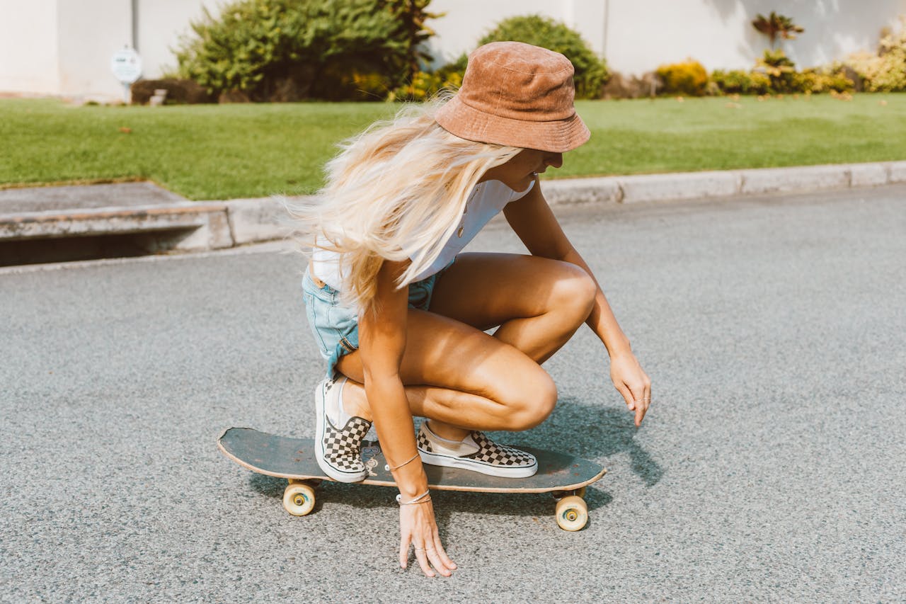 Bucket Hats Are Back: How to Style Them in 2025