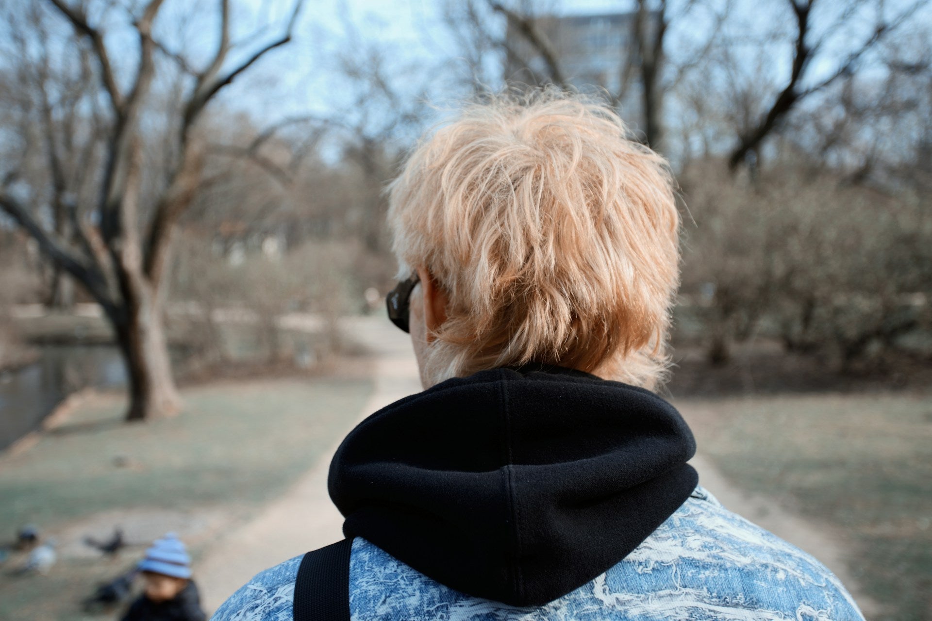 How to Wear an Oversized Hoodie: 6 Easy Looks