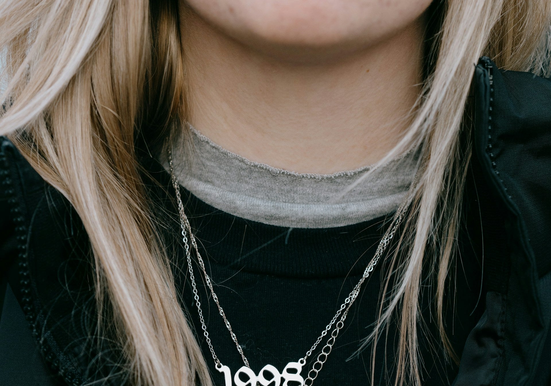 Essential Jewelry Pieces for Every Streetwear Outfit
