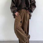 Baggy wide-leg cargo pants, detail view
