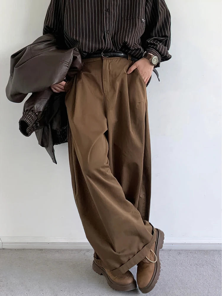 Baggy wide-leg cargo pants, front view