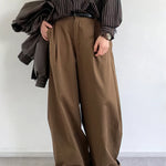 Baggy wide-leg cargo pants, side view