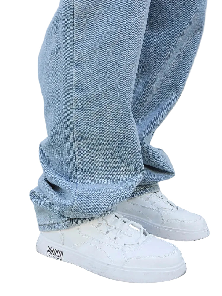Baggy wide-leg jeans on model, side
