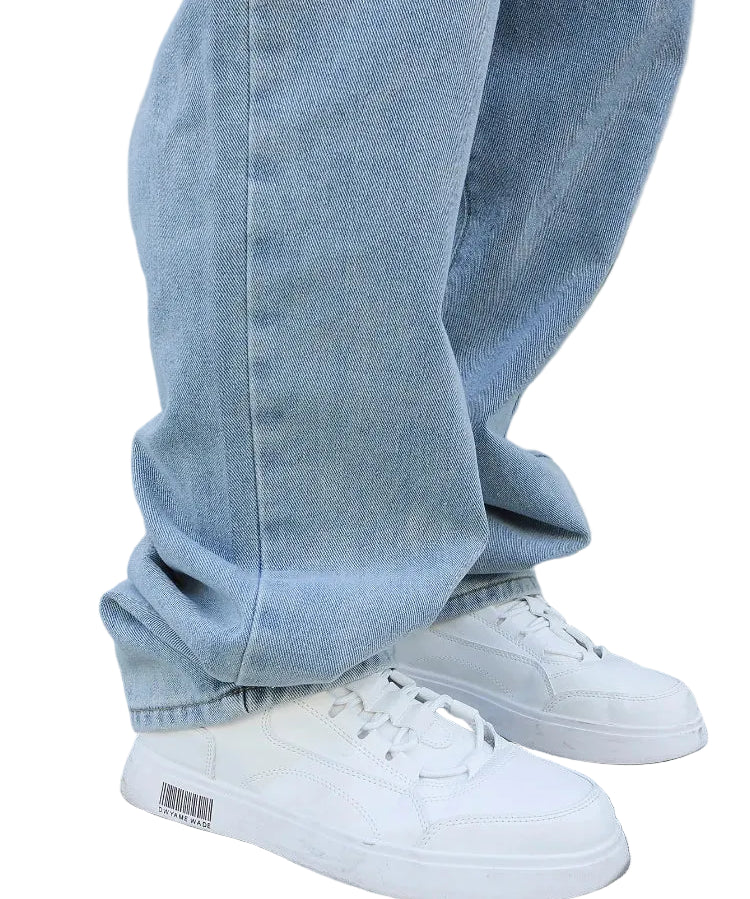 Baggy wide-leg jeans on model, side