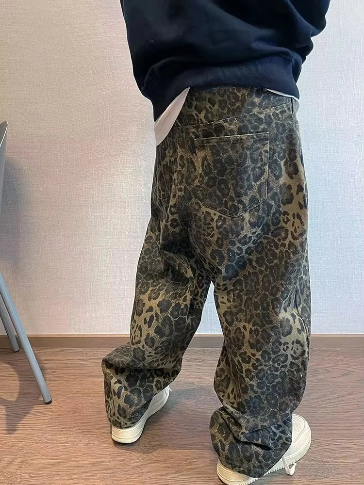Leopard print wide-leg jeans, leg and hem detail