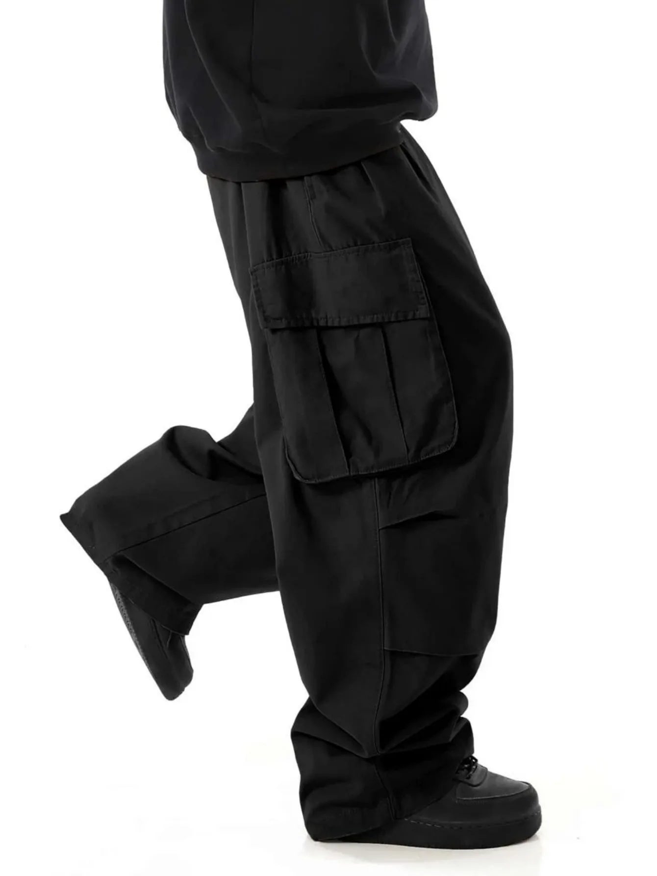 Wide-leg cargo pants, pocket detail