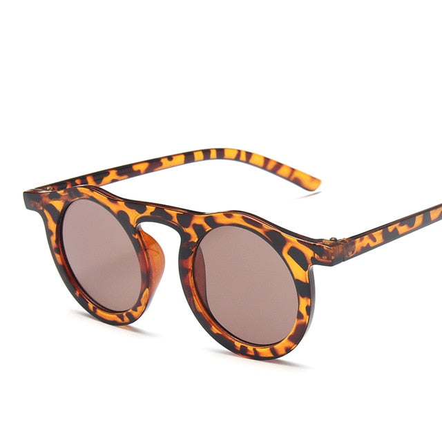 Leopard Tea Elegant round sunglasses shown in three-quarter angle view with tinted lenses and keyhole bridge